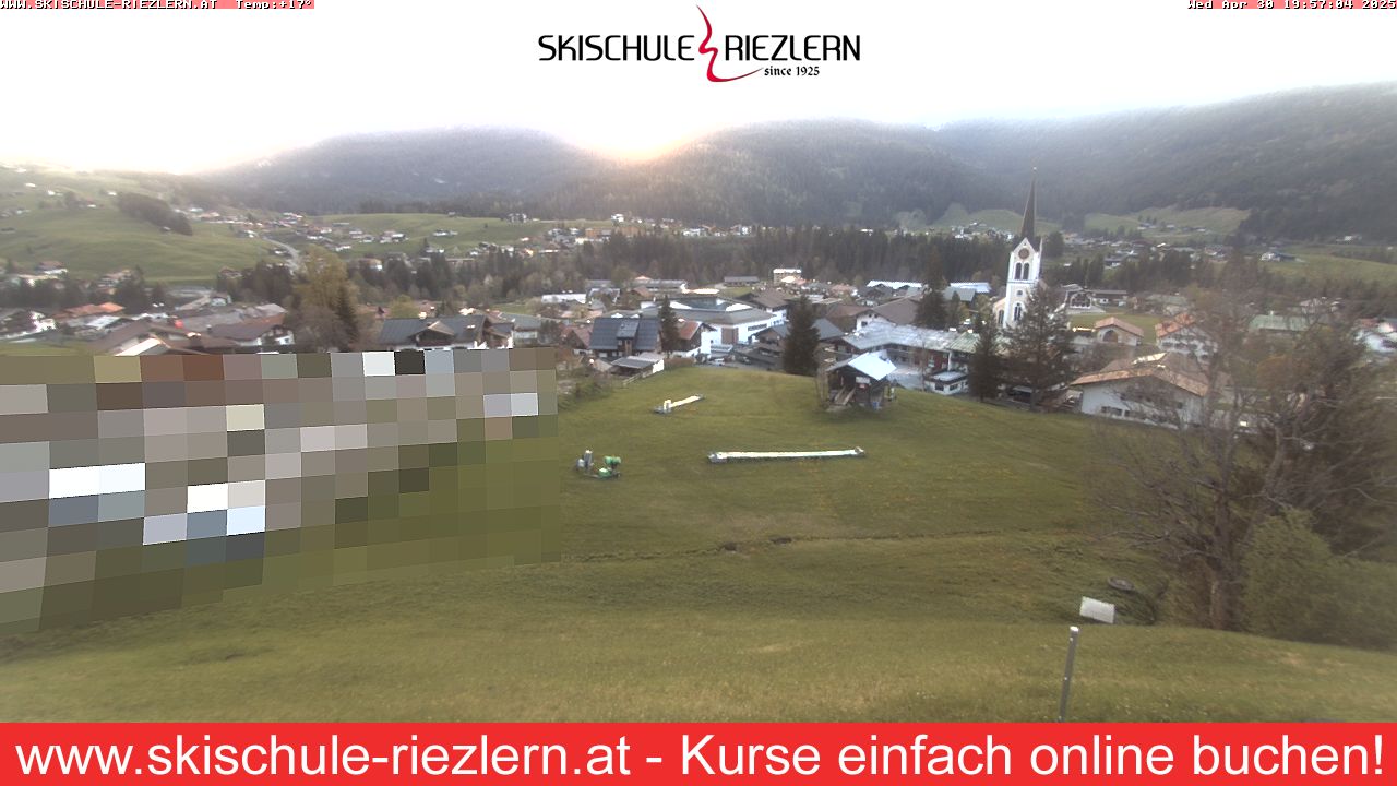 Rietzlern - Kleinwalsertal - Blick über Riezlern, im Hintergrund der Hohe Ifen und das Gottesackerplateau